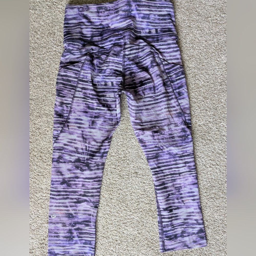 lululemon athletica Women Purple Patterned Leggings Crop